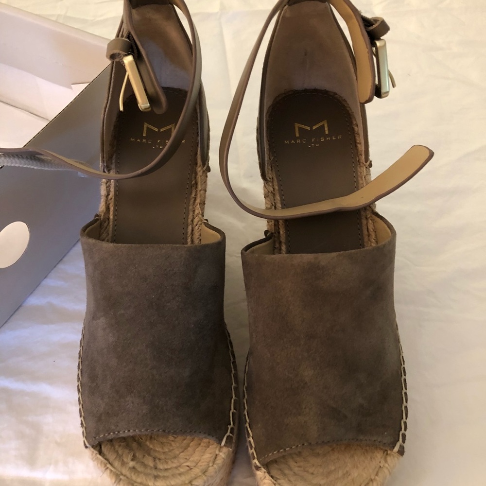 NEVER WORN Marc Fisher Adalyn Olive Wedges